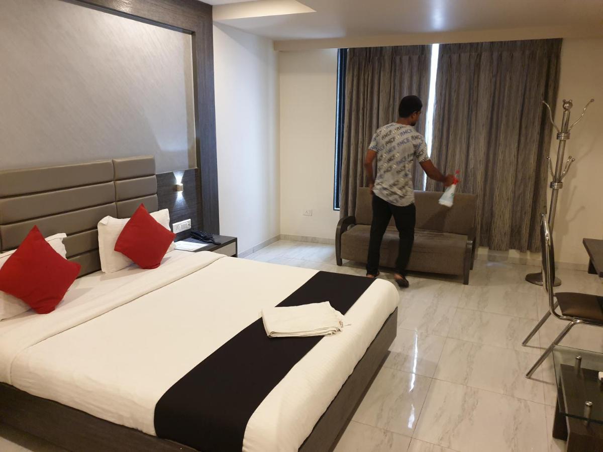 Hotel Unity أحمد أباد المظهر الخارجي الصورة