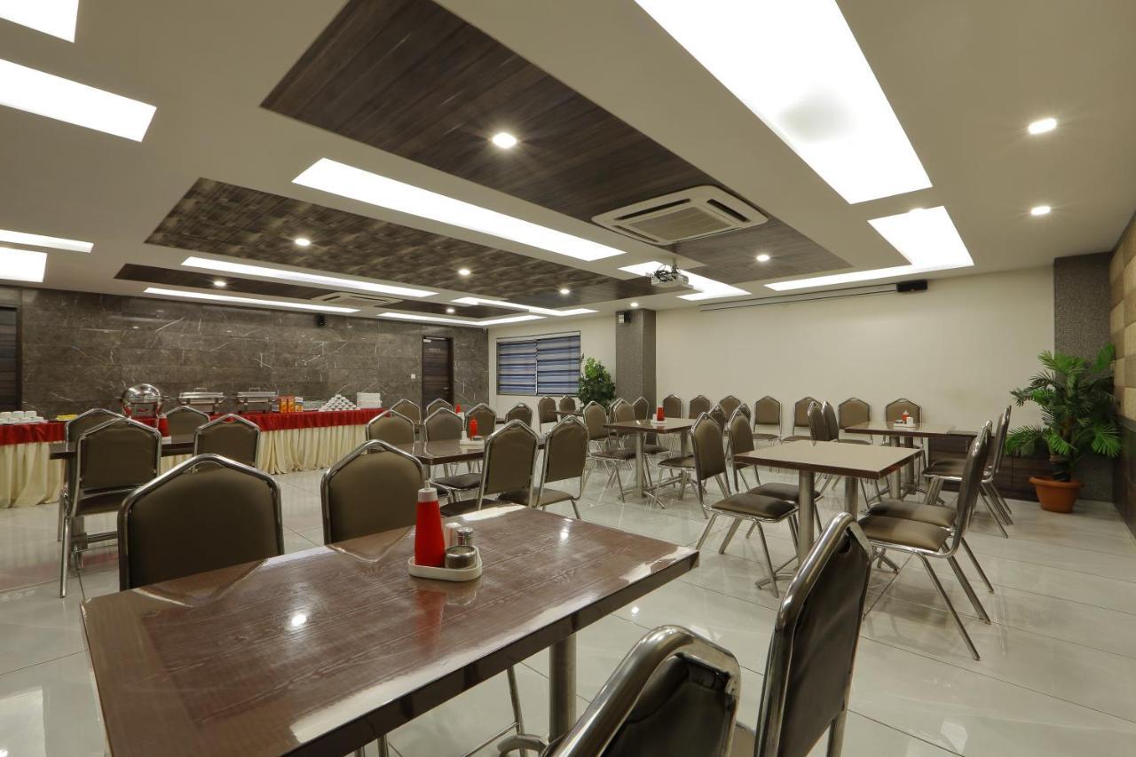 Hotel Unity أحمد أباد المظهر الخارجي الصورة