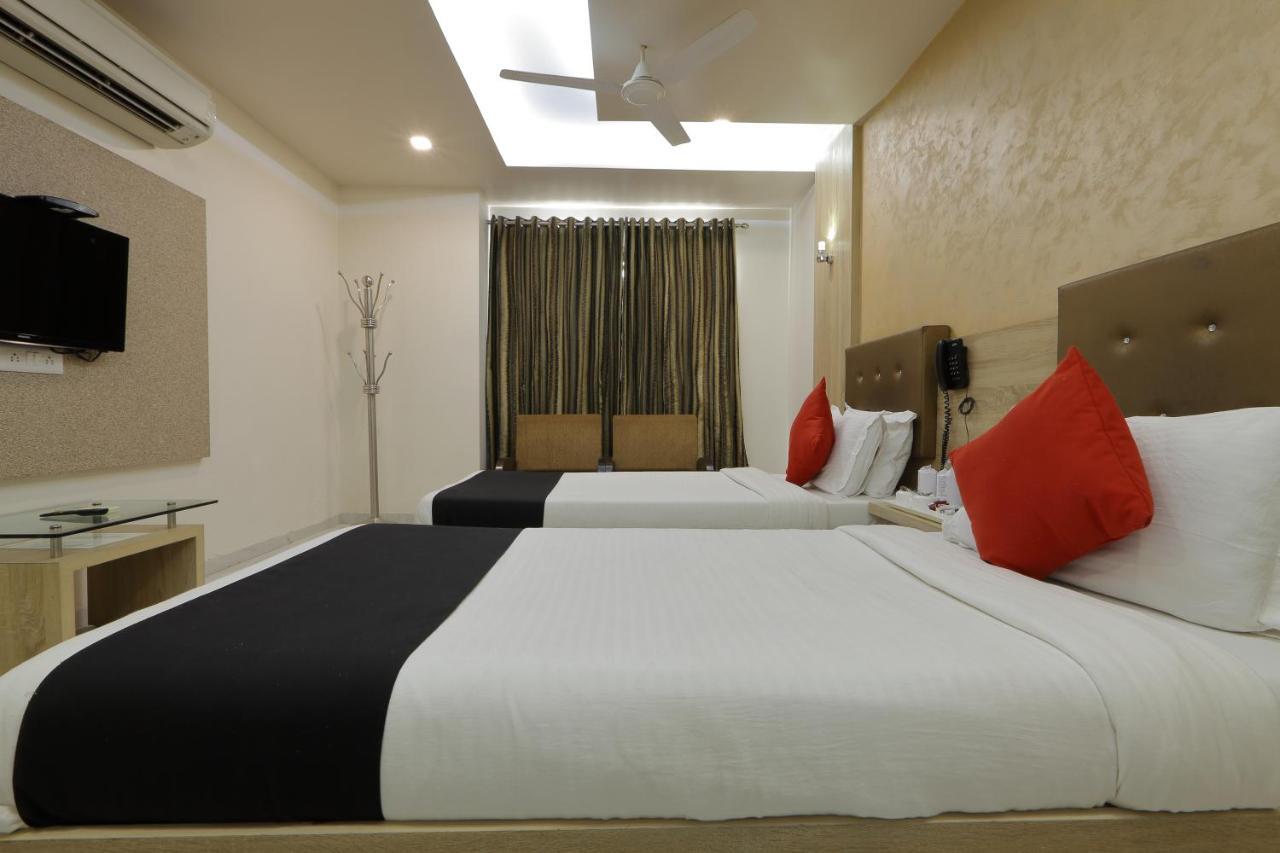 Hotel Unity أحمد أباد المظهر الخارجي الصورة