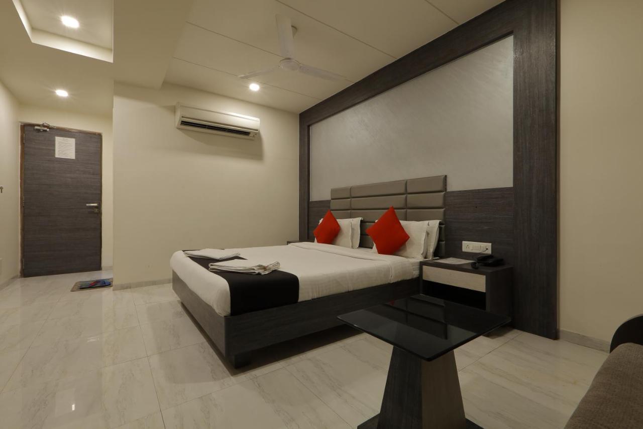 Hotel Unity أحمد أباد المظهر الخارجي الصورة
