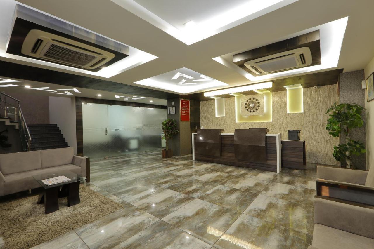Hotel Unity أحمد أباد المظهر الخارجي الصورة