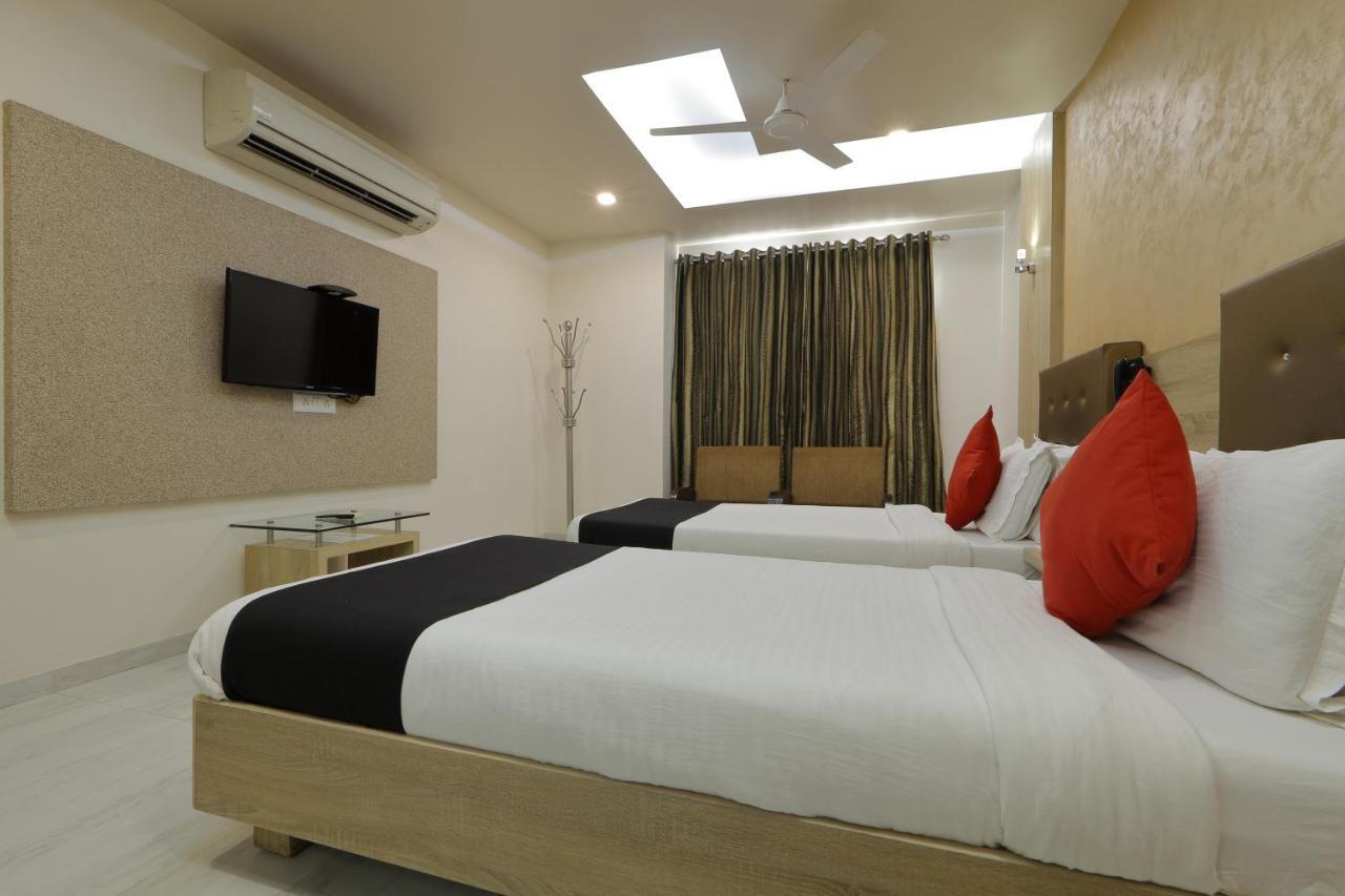 Hotel Unity أحمد أباد المظهر الخارجي الصورة