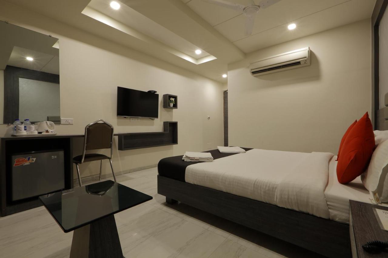 Hotel Unity أحمد أباد المظهر الخارجي الصورة