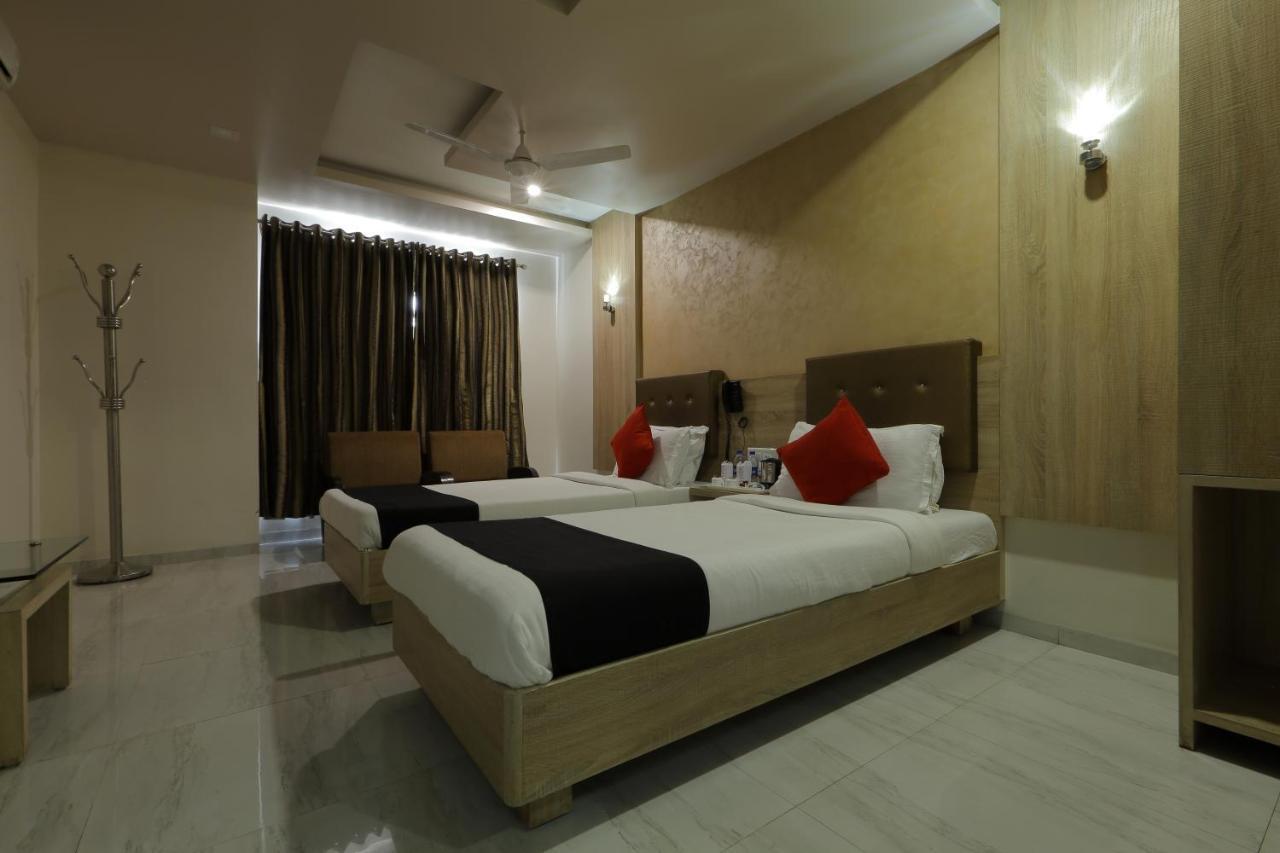 Hotel Unity أحمد أباد المظهر الخارجي الصورة
