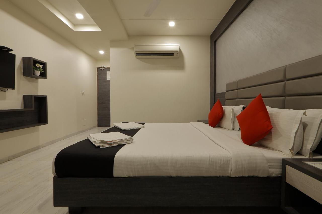 Hotel Unity أحمد أباد المظهر الخارجي الصورة
