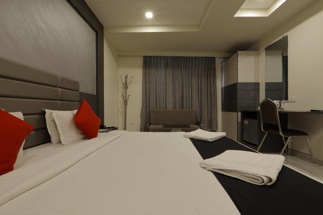 Hotel Unity أحمد أباد المظهر الخارجي الصورة