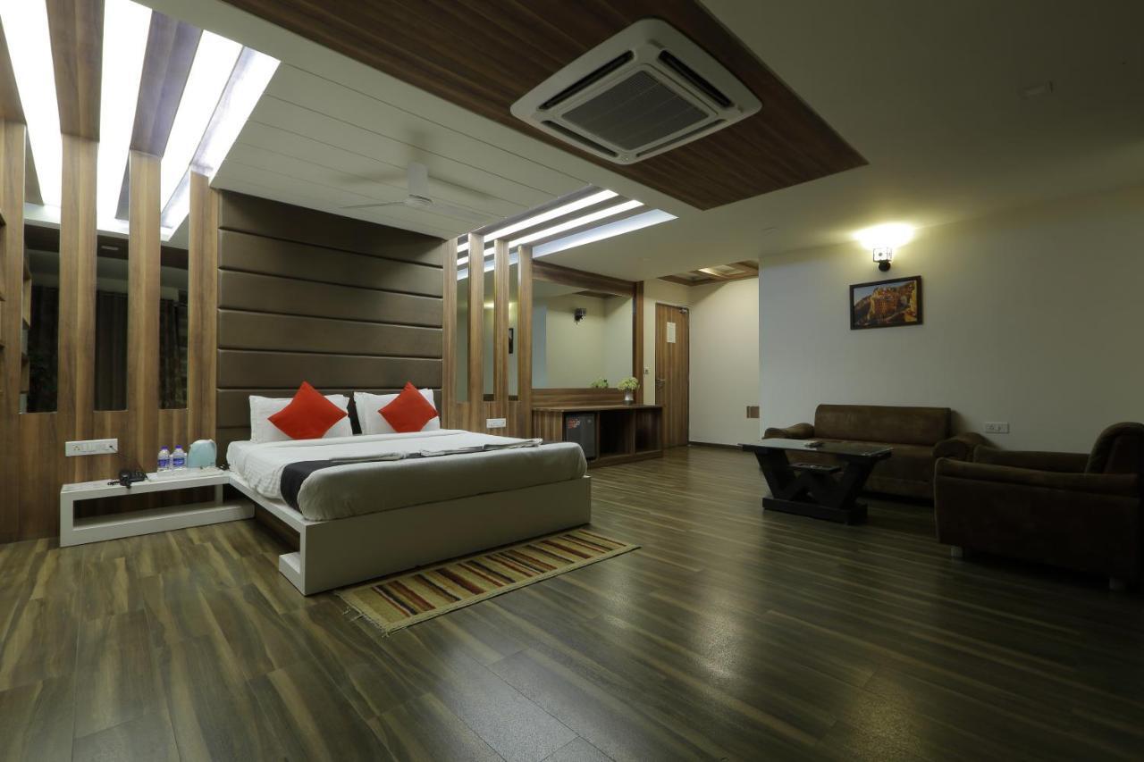 Hotel Unity أحمد أباد المظهر الخارجي الصورة