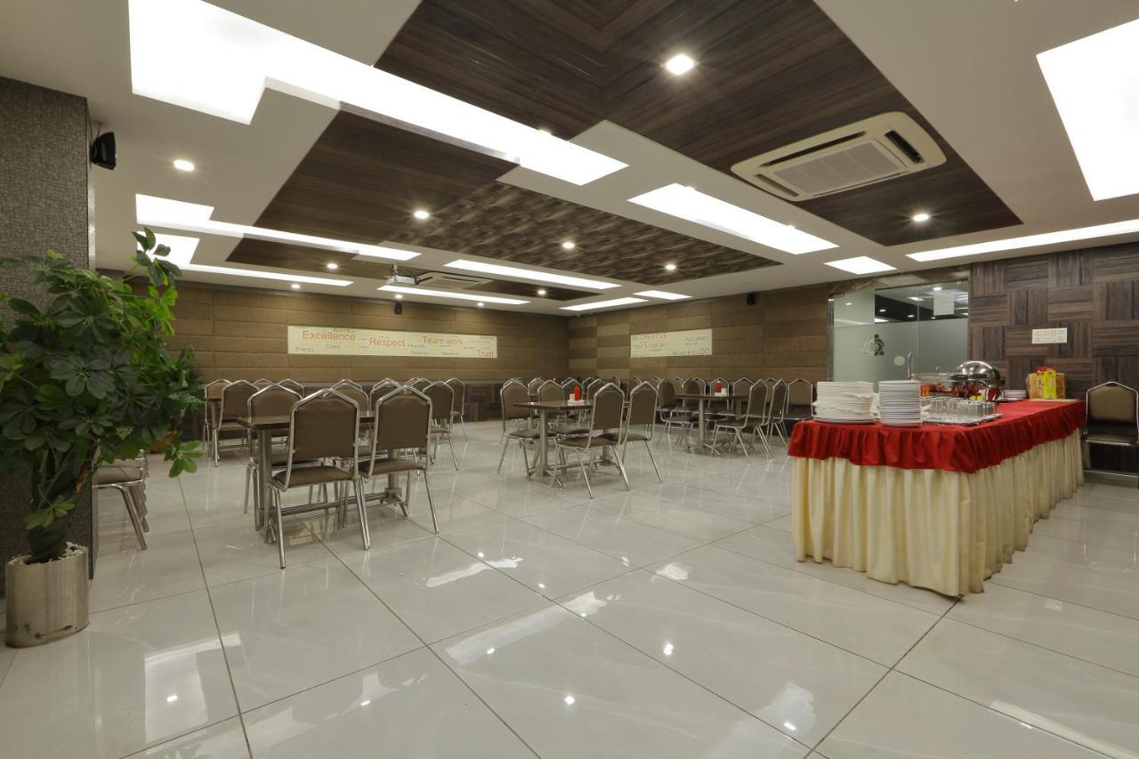 Hotel Unity أحمد أباد المظهر الخارجي الصورة