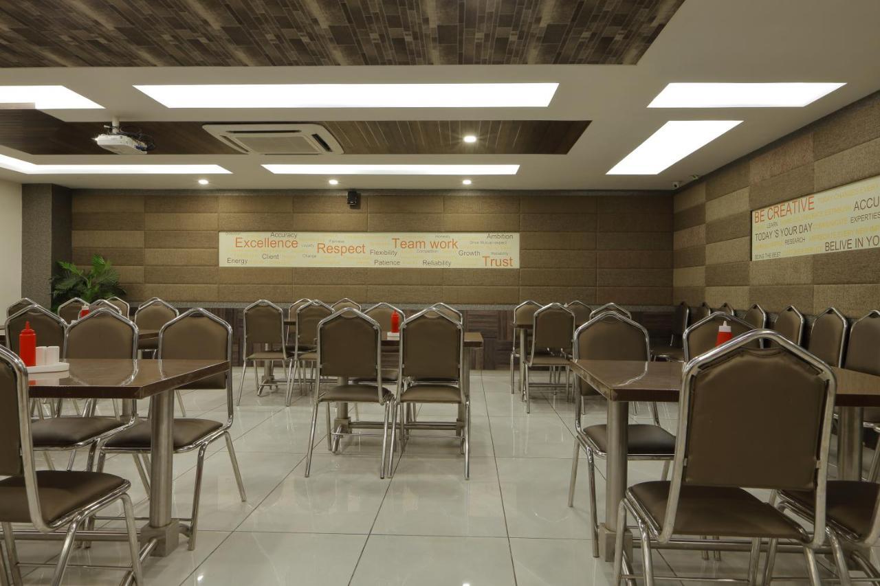Hotel Unity أحمد أباد المظهر الخارجي الصورة
