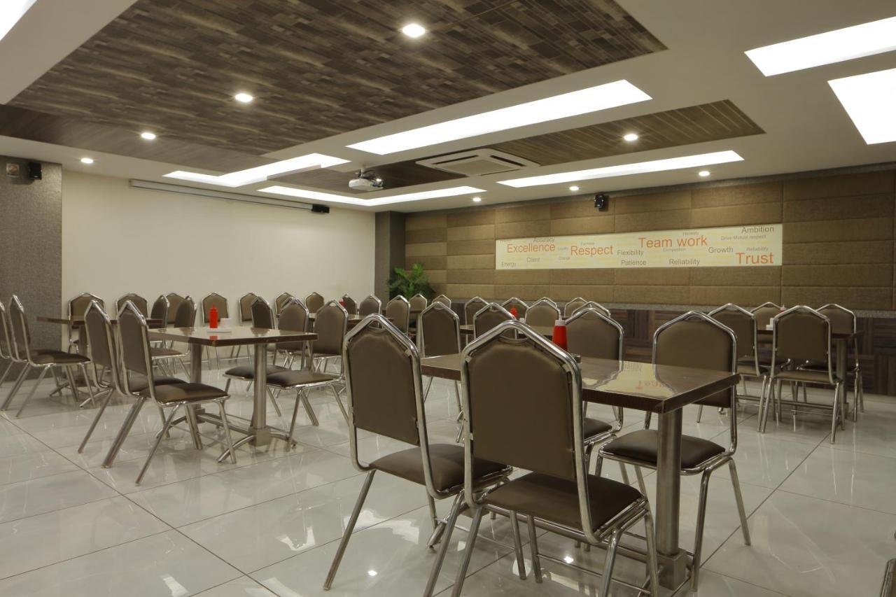 Hotel Unity أحمد أباد المظهر الخارجي الصورة
