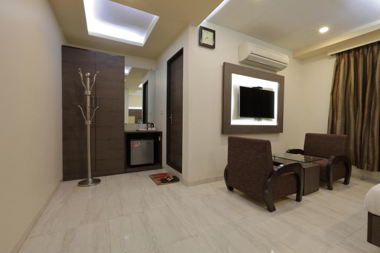 Hotel Unity أحمد أباد المظهر الخارجي الصورة