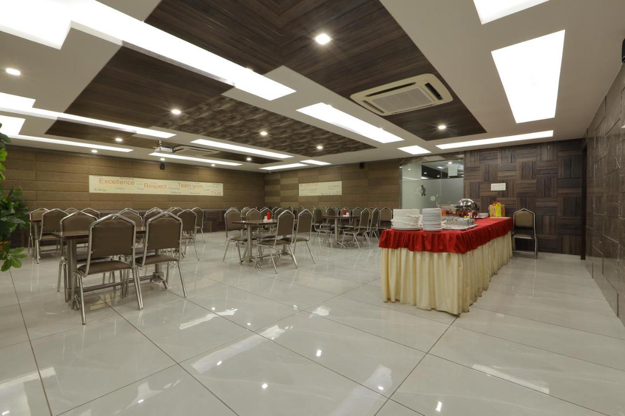 Hotel Unity أحمد أباد المظهر الخارجي الصورة