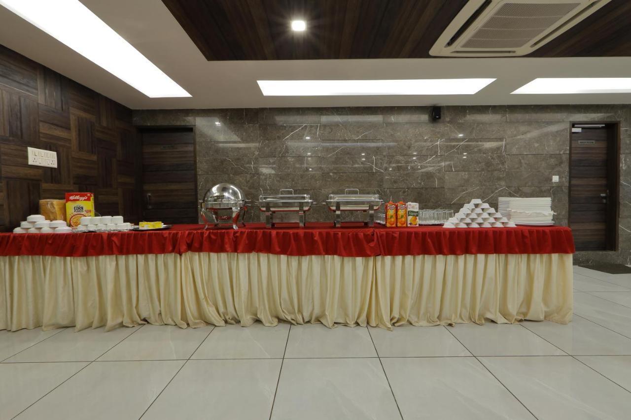 Hotel Unity أحمد أباد المظهر الخارجي الصورة