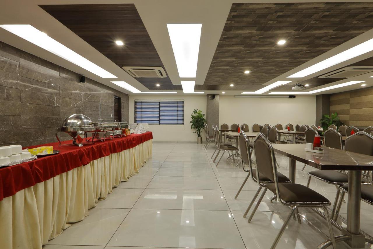Hotel Unity أحمد أباد المظهر الخارجي الصورة